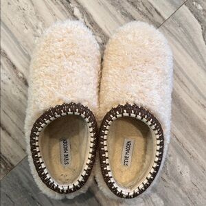 Steve Madden Cream Fuzzy Slippers